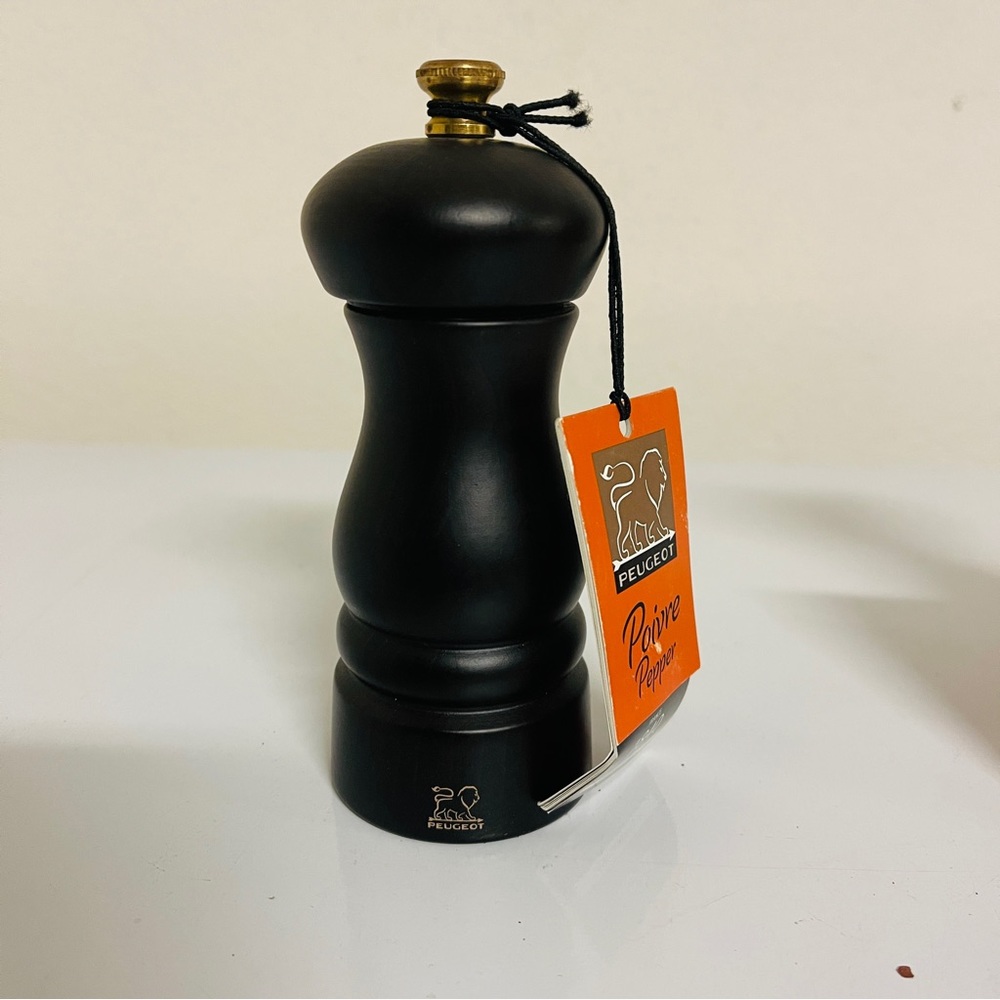 NWT France  Peugeot Pepper Mill Chocolate Clemon 5.5”